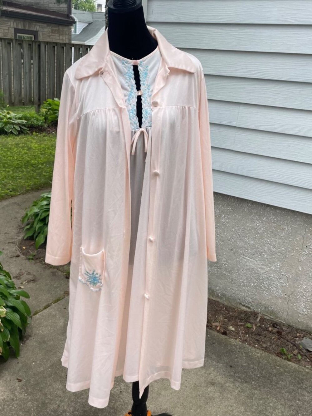 Vintage 60s 70s Pink Peignoir Set Robe Gown Embroidery Cottagecore Silky Sheer M